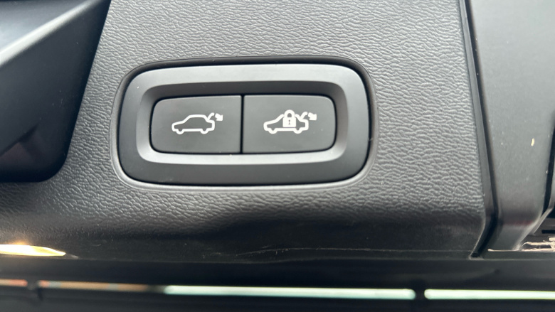 Volvo XC60 2.0 T8 [455] RC PHEV Ultimate Dark 5dr AWD Gtron Estate